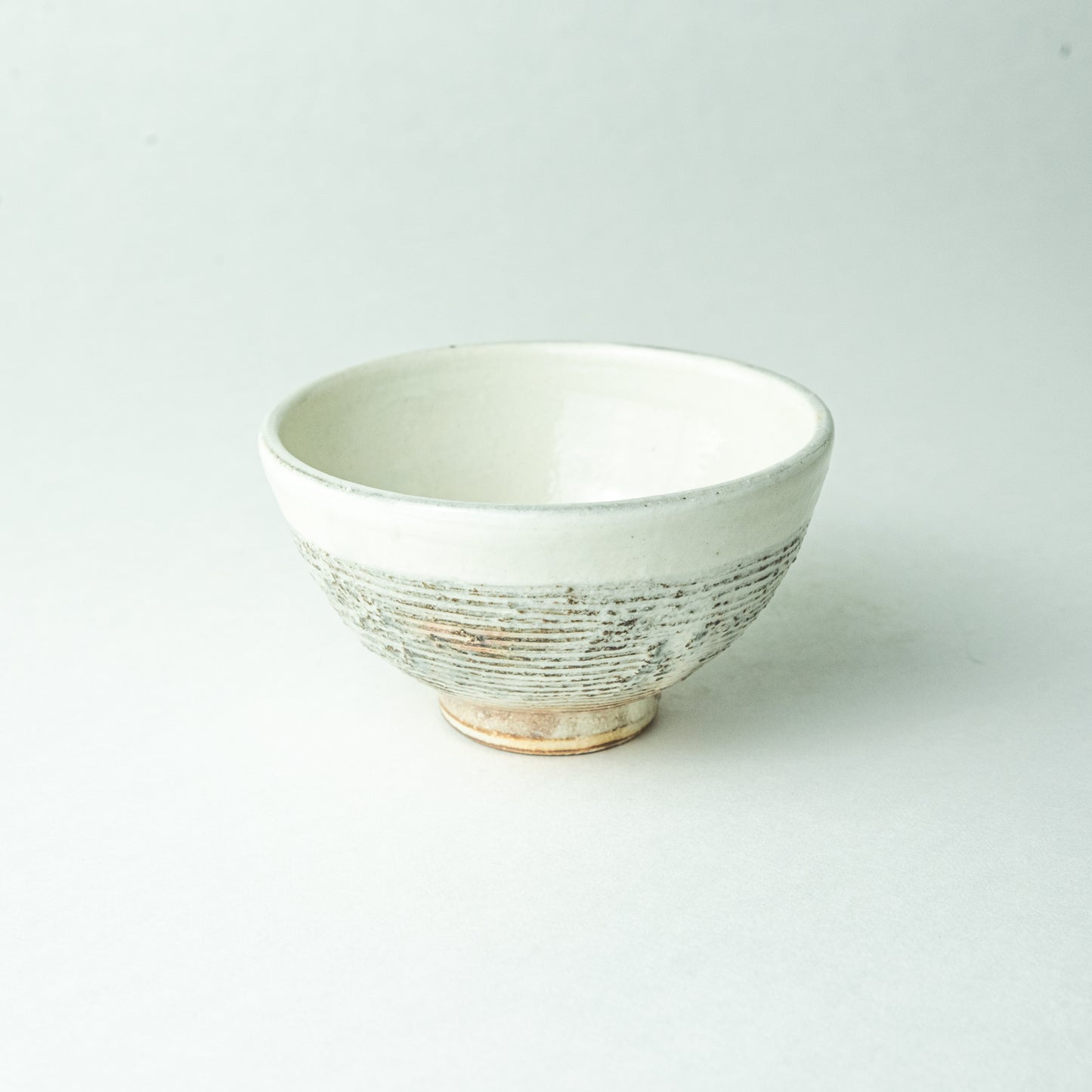 Shigaraki ware, Furuya Pottery, rough edge horizontal carving, prime rice bowl, small