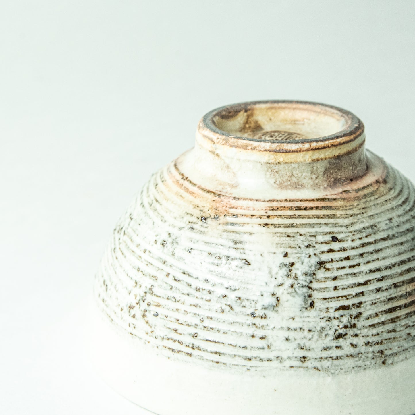 Shigaraki ware, Furuya Pottery, rough edge horizontal carving, prime rice bowl, small