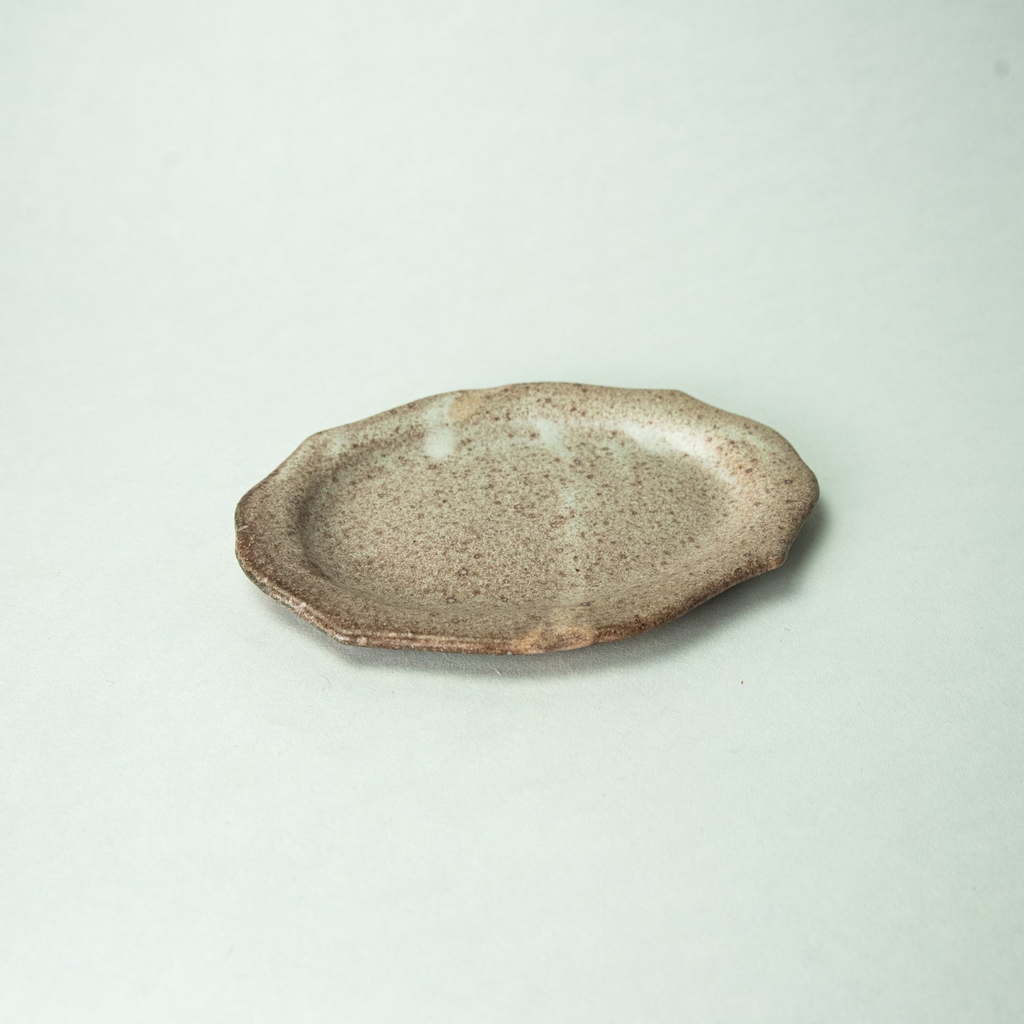 Artist Yoshiko Koike Oval Plate Classic (Small) White Pink