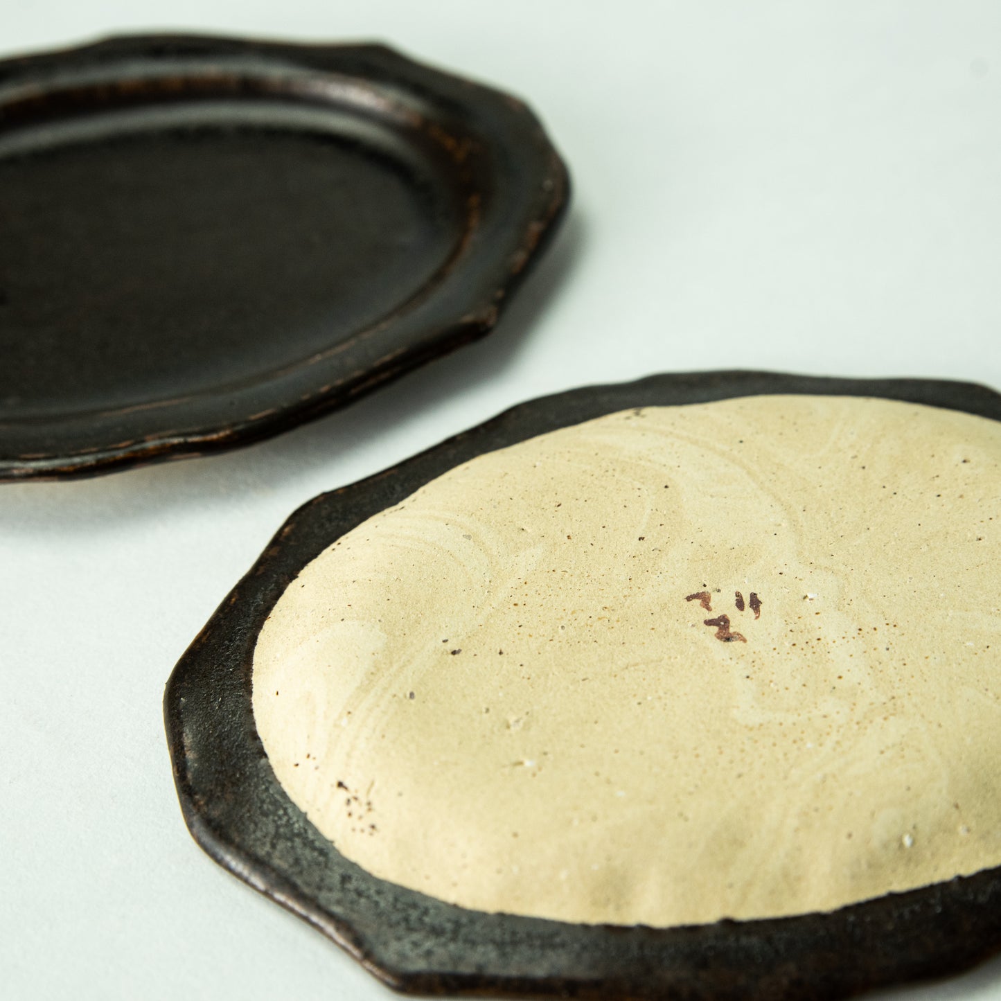 作家 コイケヨシコ オーバル皿 クラシック(小)  錆黒