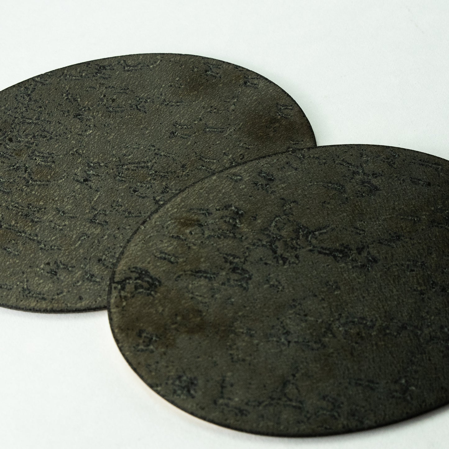 作家 若山義浩 CLAYPAPER (O) オーバル皿 しわ模様 黒