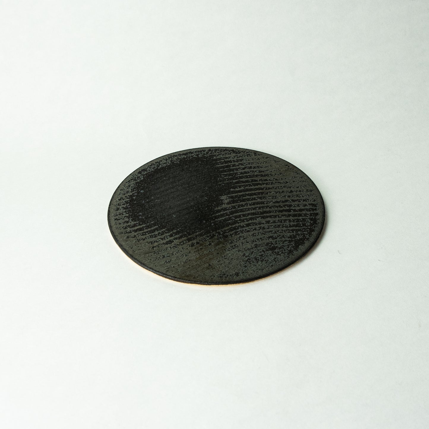 Artist Yoshihiro Wakayama CLAYPAPER (R-5) Round Plate with Dry Landscape Pattern, Black