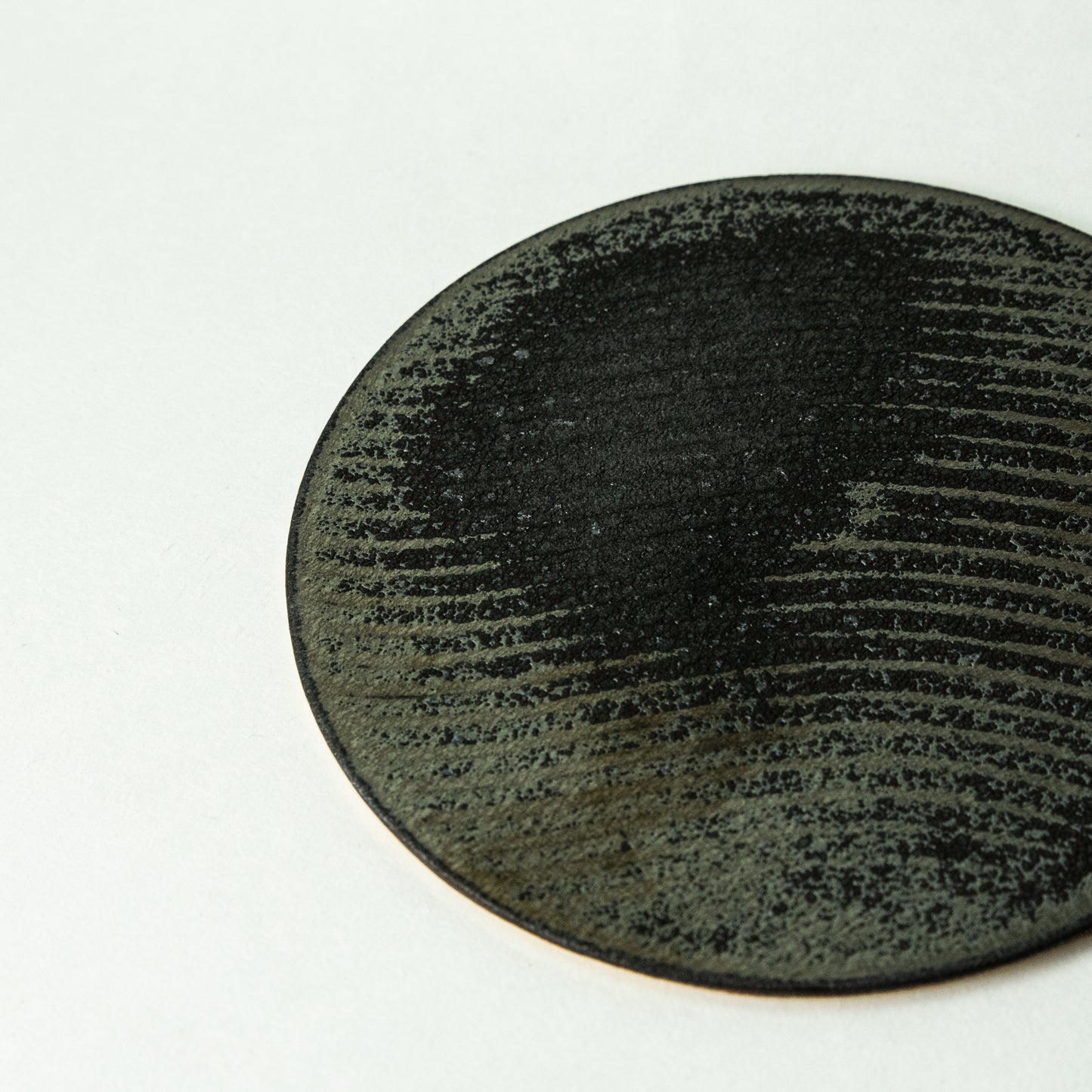 Artist Yoshihiro Wakayama CLAYPAPER (R-5) Round Plate with Dry Landscape Pattern, Black