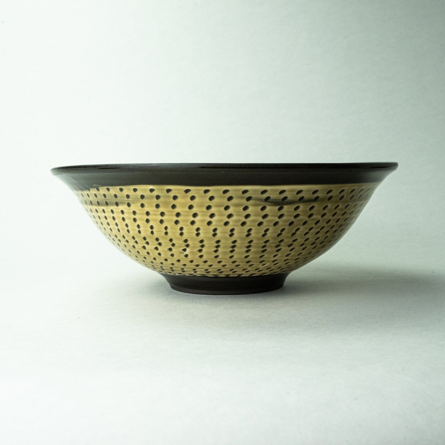 Shigaraki ware Maruju Seitou Flying Canna Bowl Green