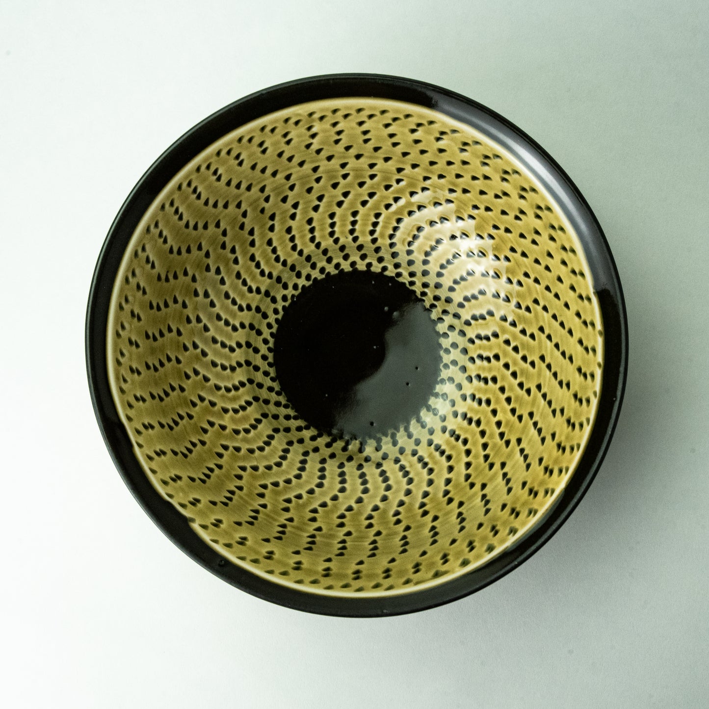 Shigaraki ware Maruju Seitou Flying Canna Bowl Green