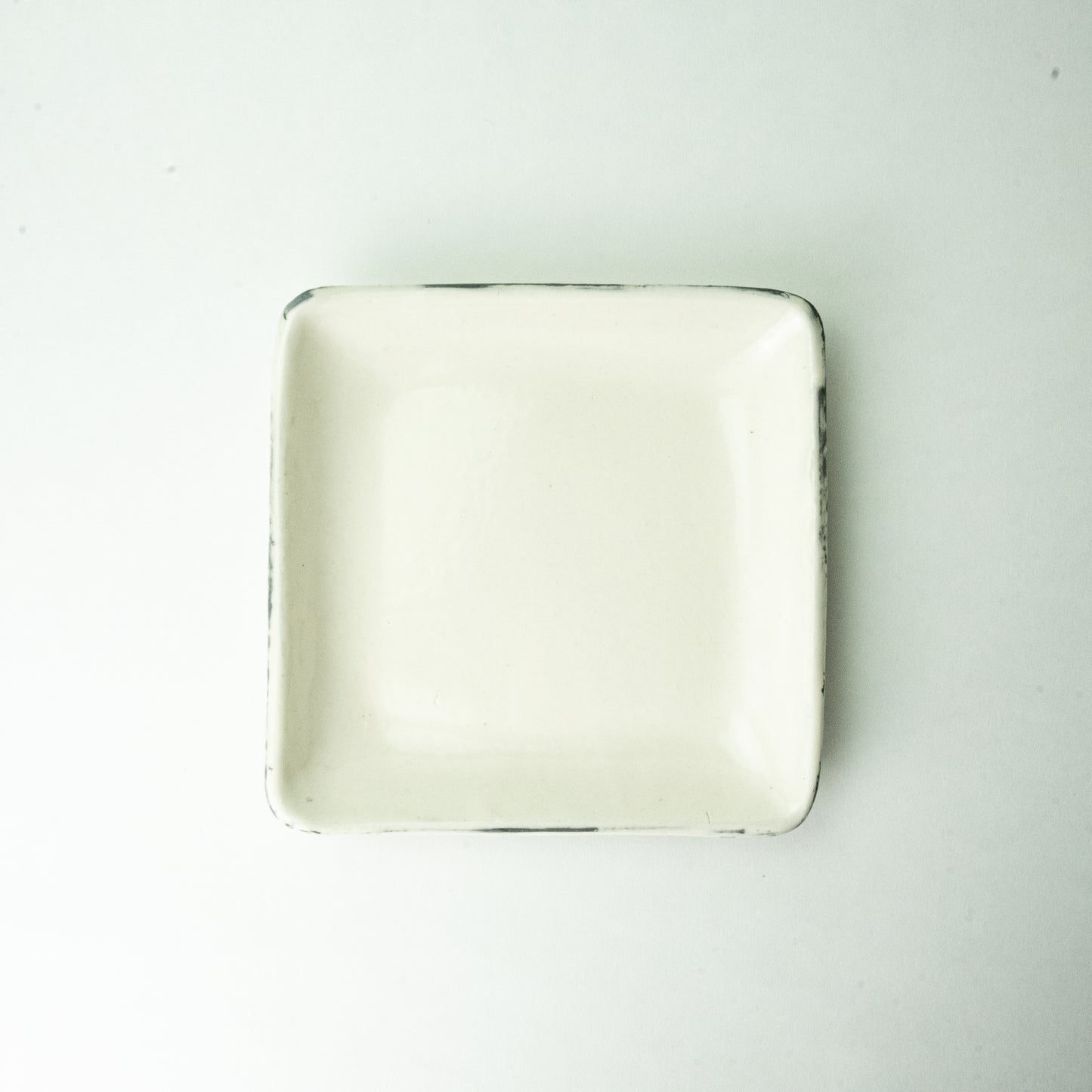 Shigaraki ware Maruju Seito square plate (M) cracked powdered glaze