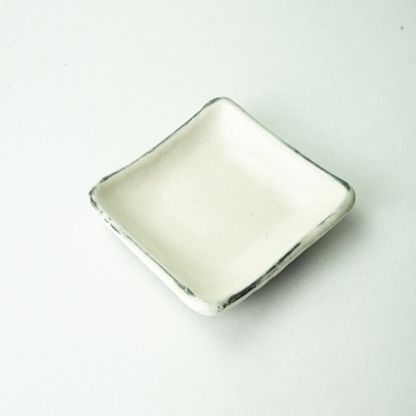 Shigaraki ware Maruju Seito square plate (S) cracked powdered