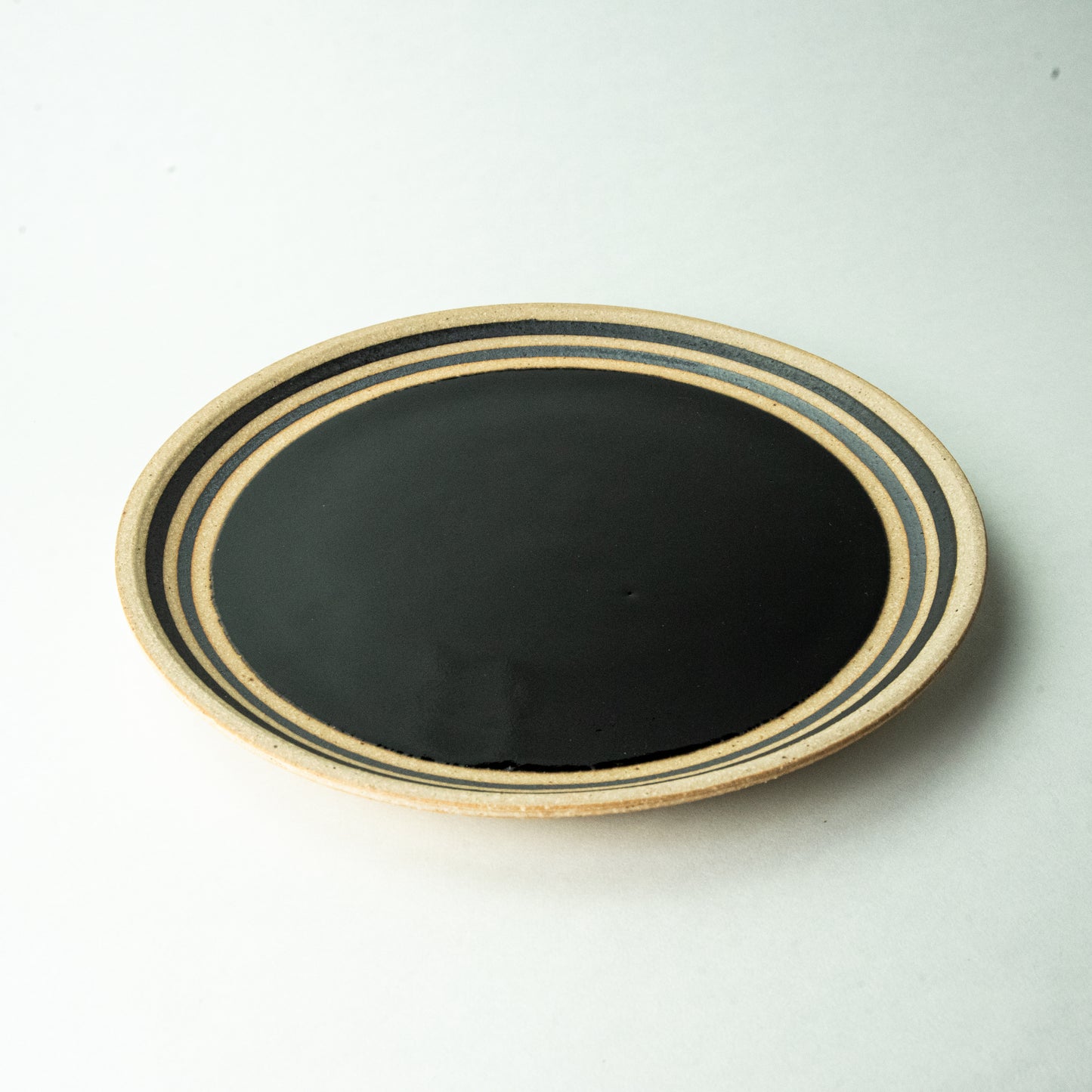 Shigaraki ware Maruju Seito 25cm plate black glaze