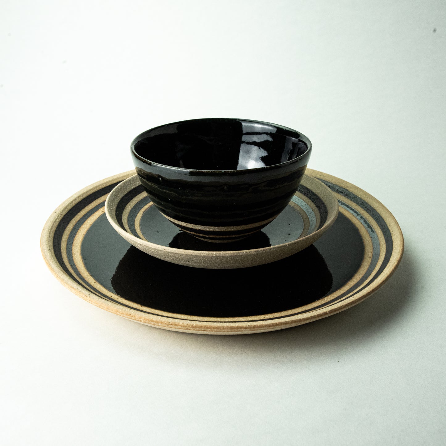 Shigaraki ware Maruju Seito 25cm plate black glaze