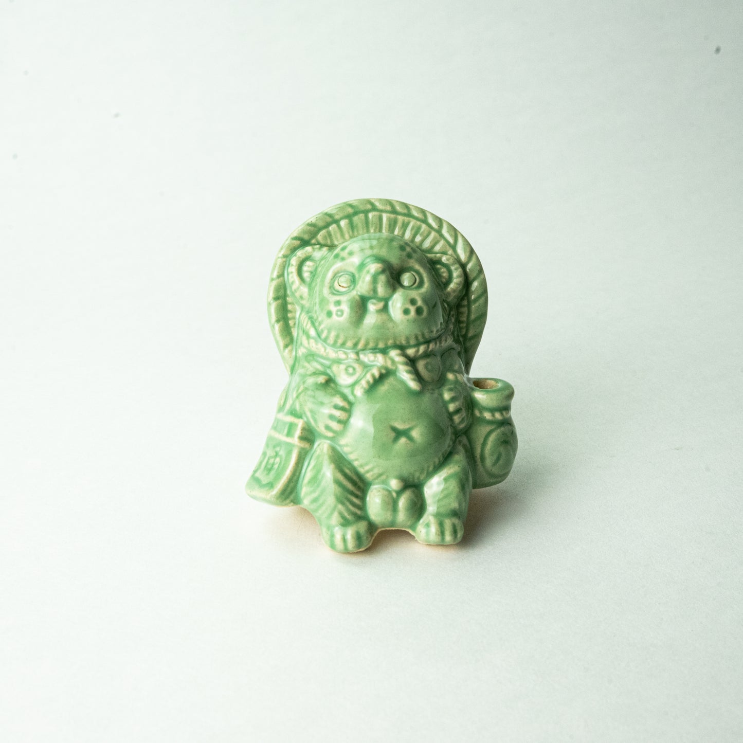 Shigaraki ware Yamasho pottery Tanutanu Miniature Tanuki sitting on a chair Green (male)