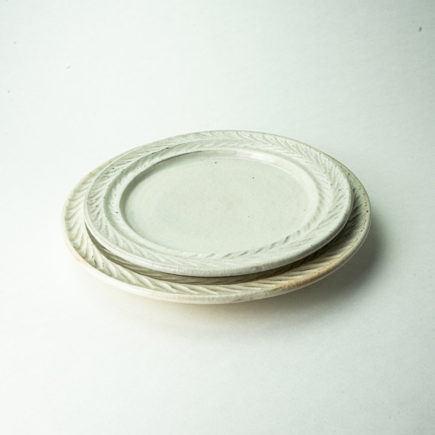 Shigaraki ware, Furutani Seitosho, Iron scattering, Leaf rim plate, 7 inches