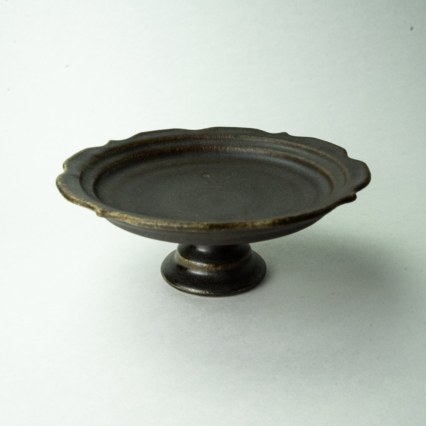 Shigaraki ware, Furutani Seitosho, rust glaze, carved compote dish, large (18cm)
