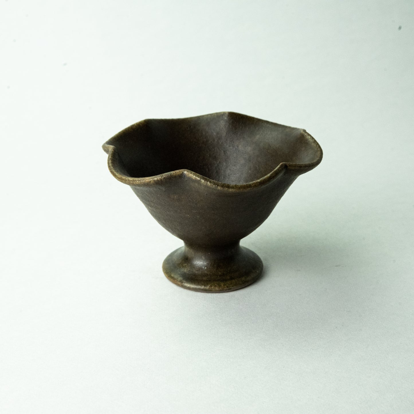 Shigaraki ware, Furutani Pottery, Rust glaze, Petal-shaped high-pedestal small bowl