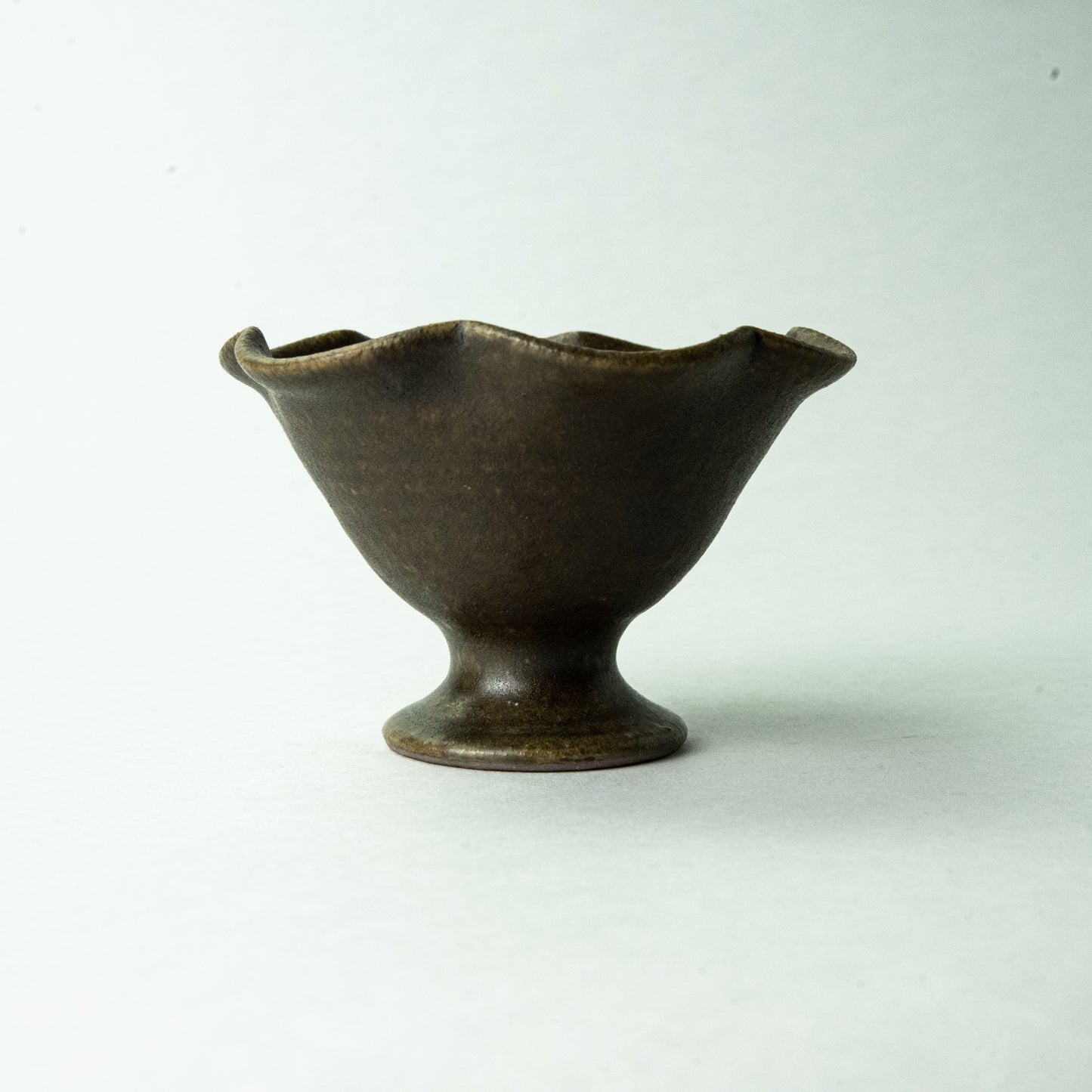 Shigaraki ware, Furutani Pottery, Rust glaze, Petal-shaped high-pedestal small bowl