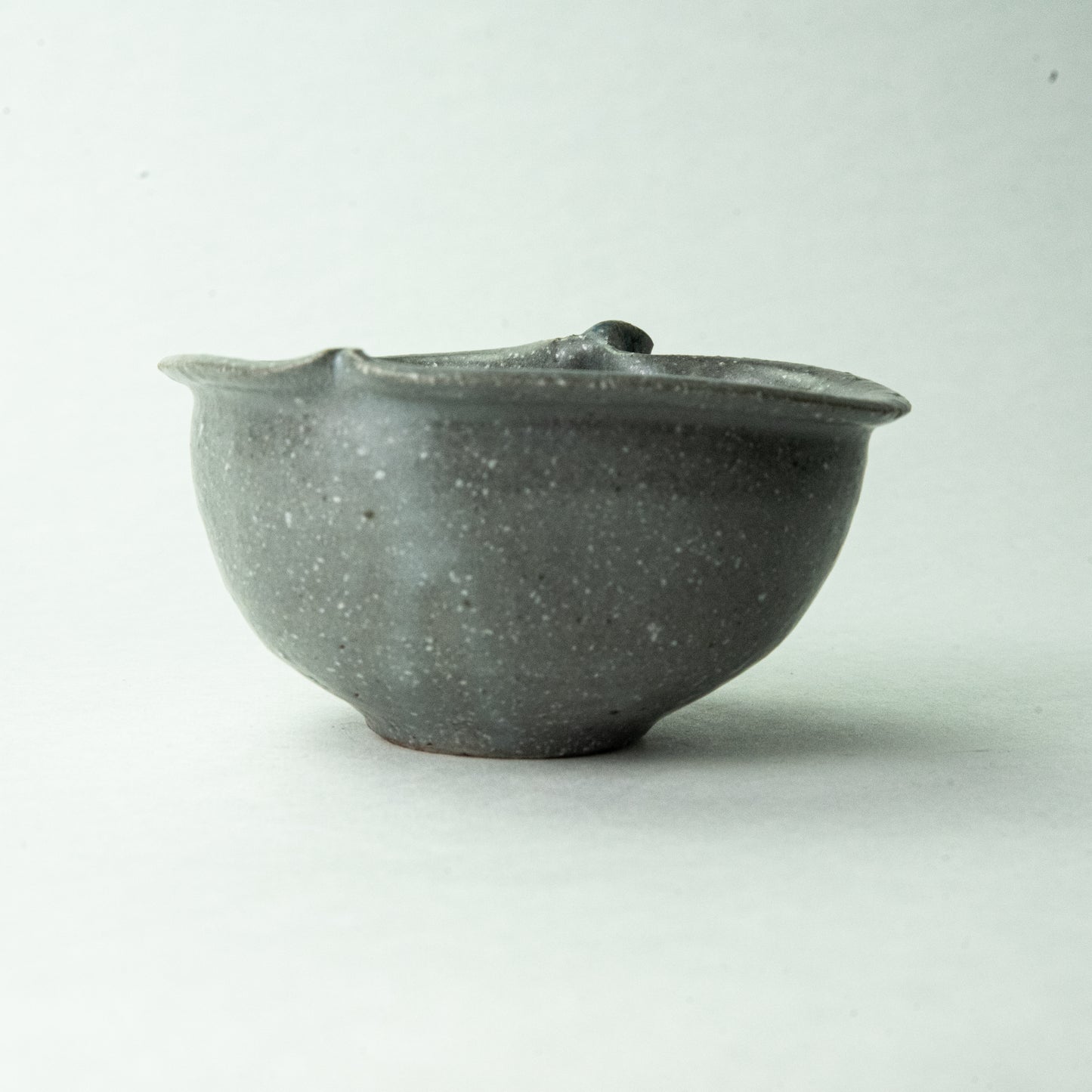 Shigaraki ware, Furutani Pottery, grey glaze, apple bowl (small)