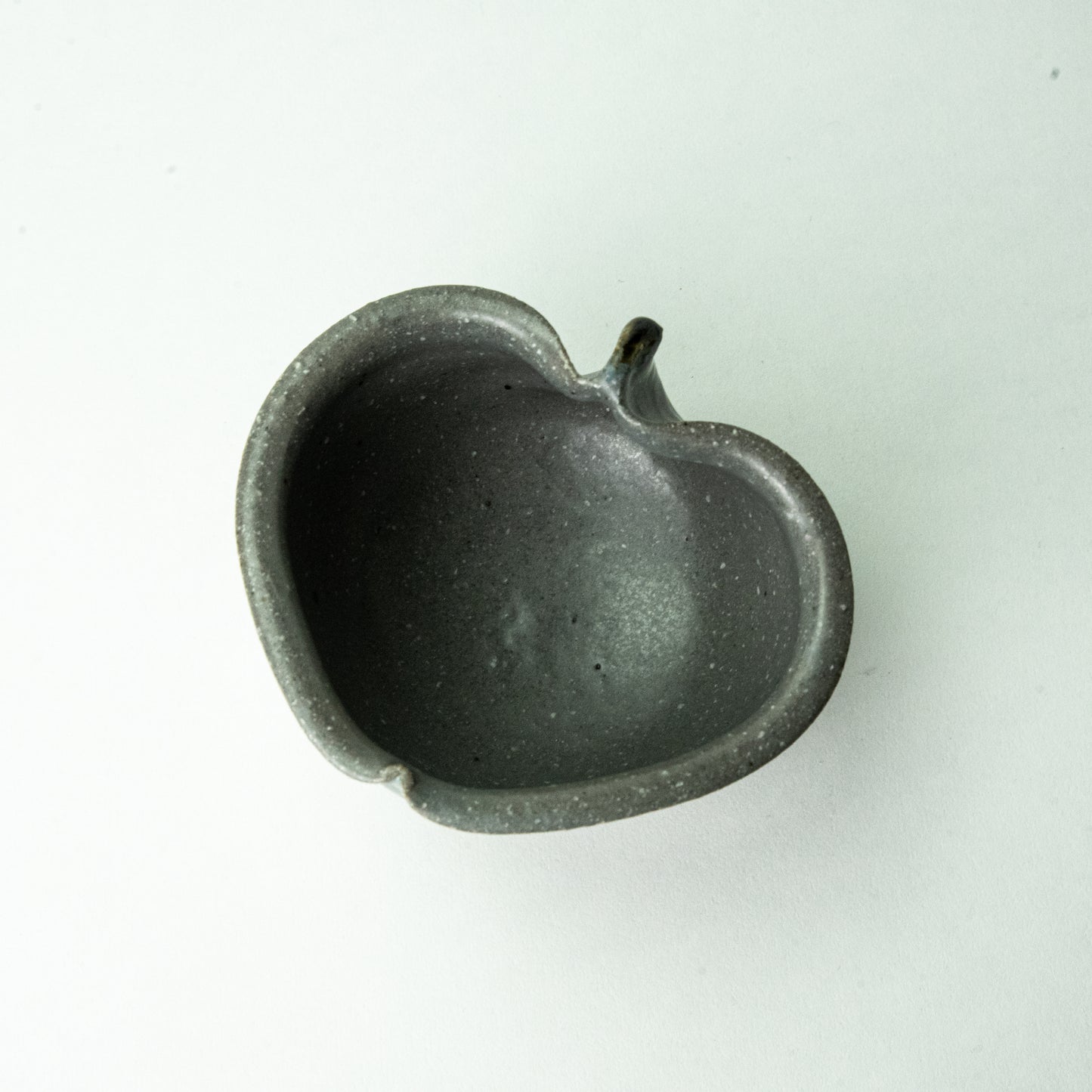 Shigaraki ware, Furutani Pottery, grey glaze, apple bowl (small)