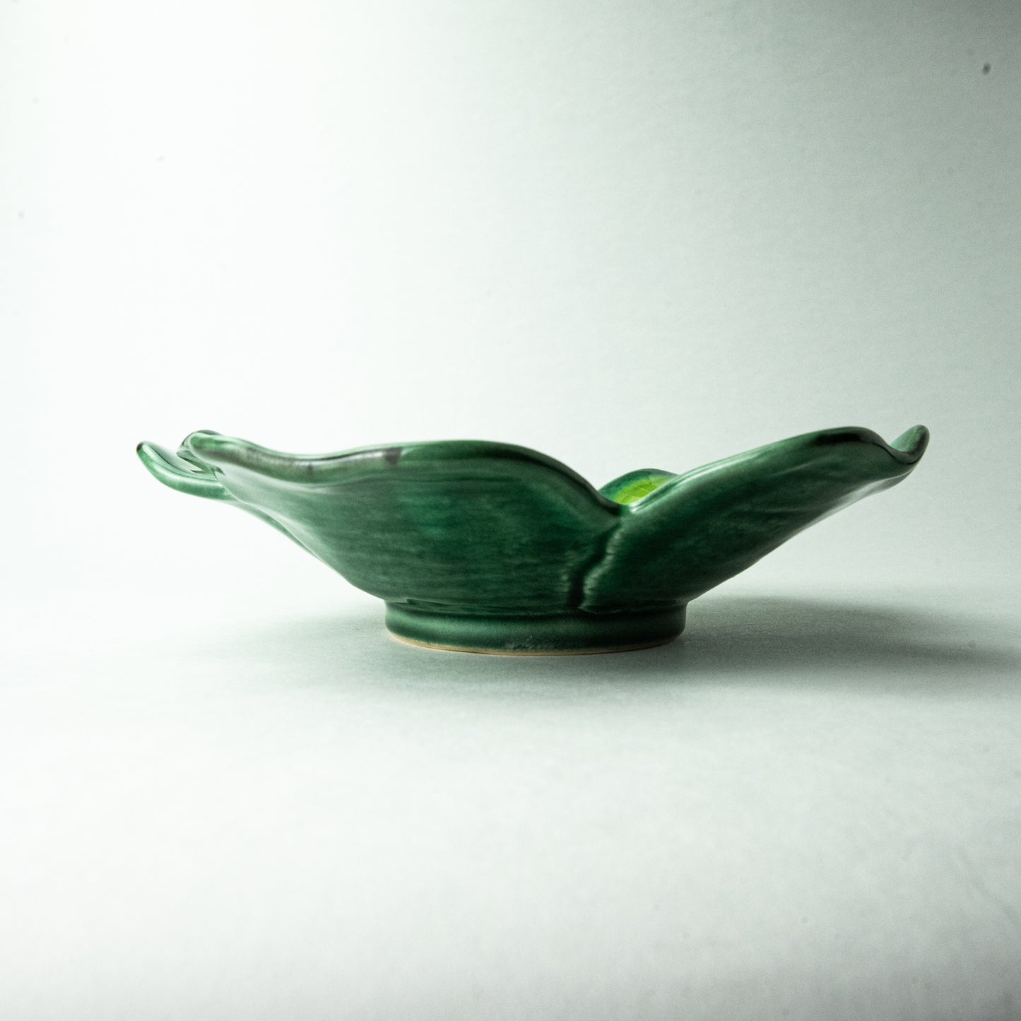 Mino ware, green glaze, yellow flow, flower-shaped serving dish