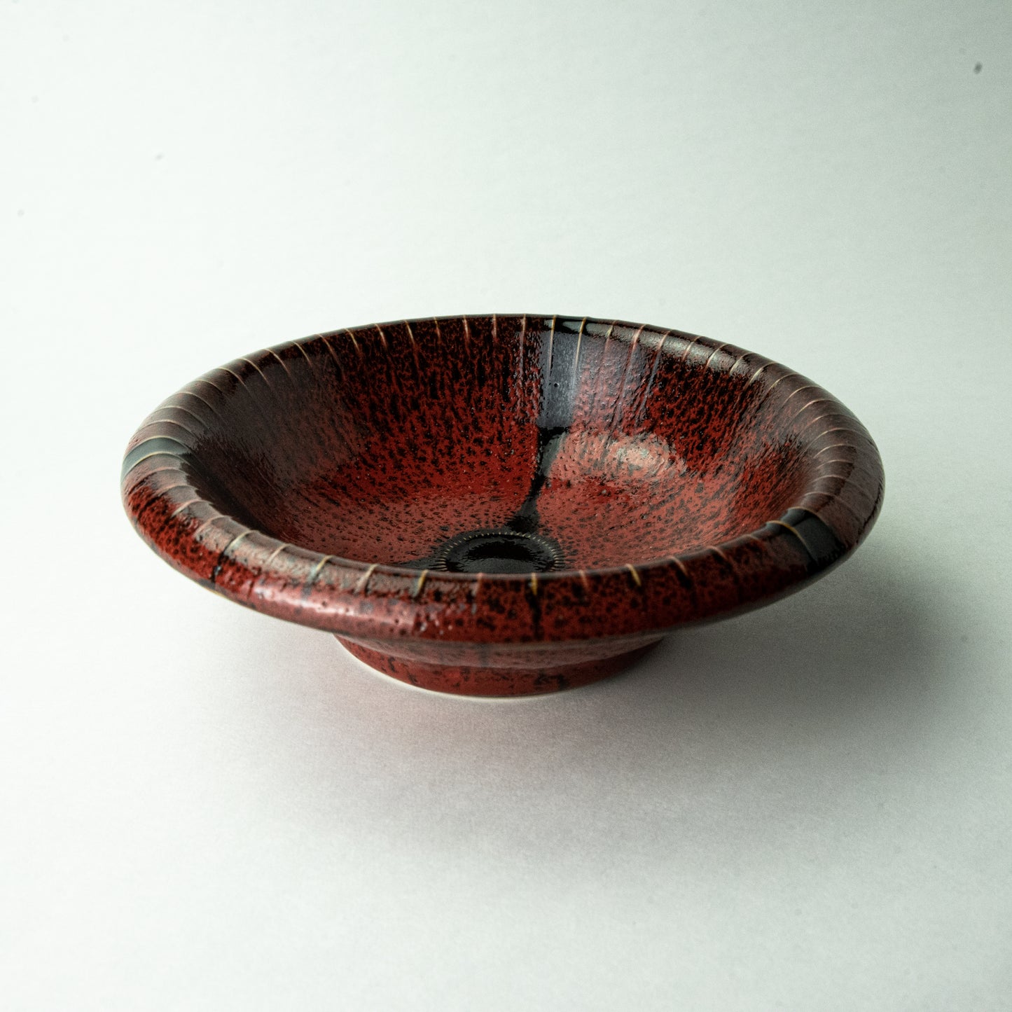 Mino ware, red yuzu tenmoku, grass carving, 5.8 inch serving bowl
