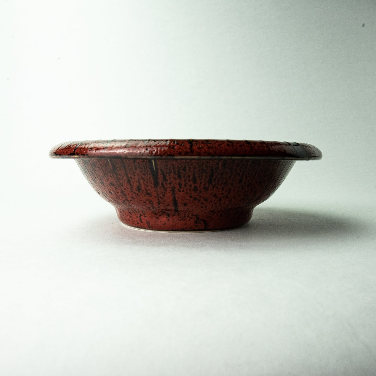 Mino ware, red yuzu tenmoku, grass carving, 5.8 inch serving bowl