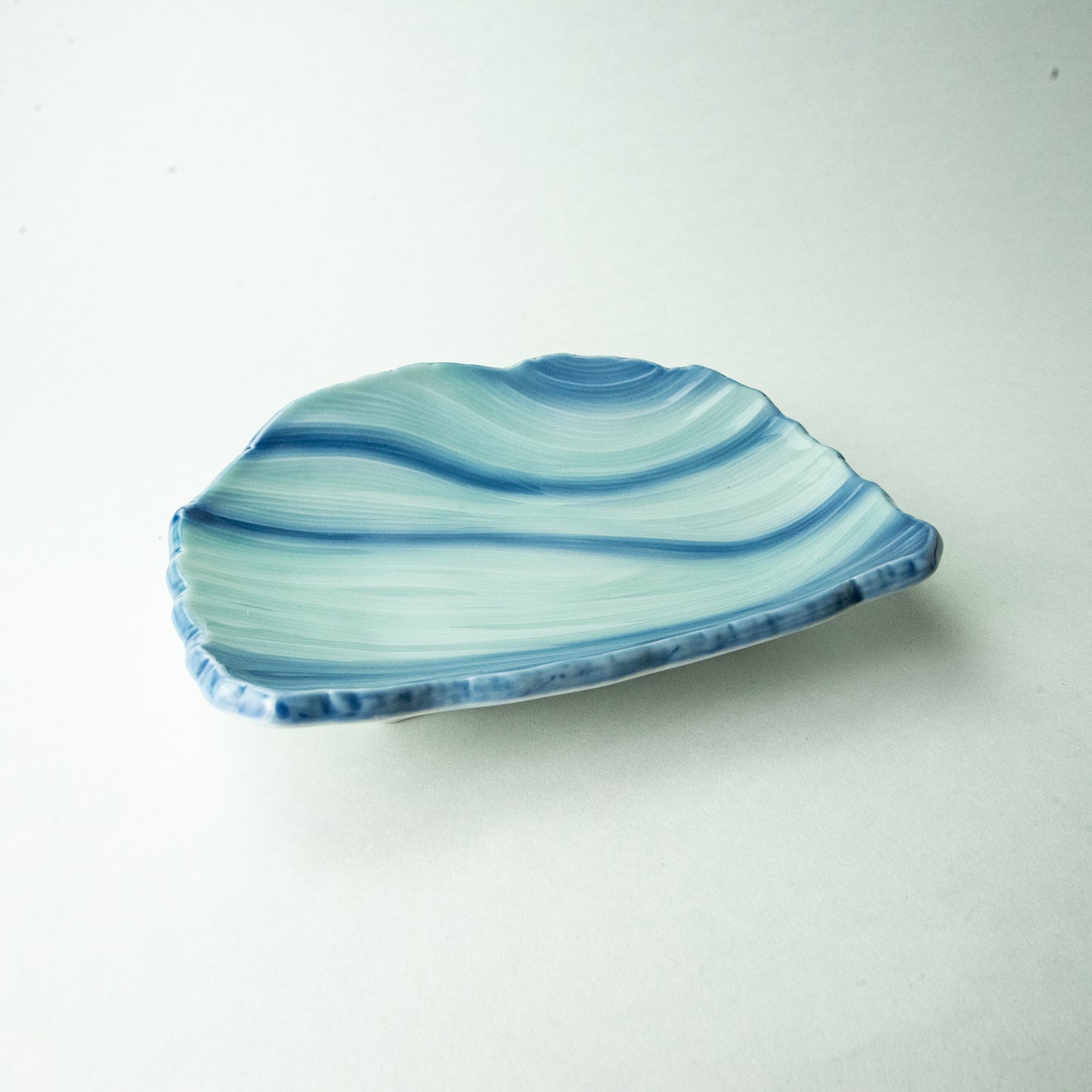Mino ware, celadon flowing water carving, 6-inch plate