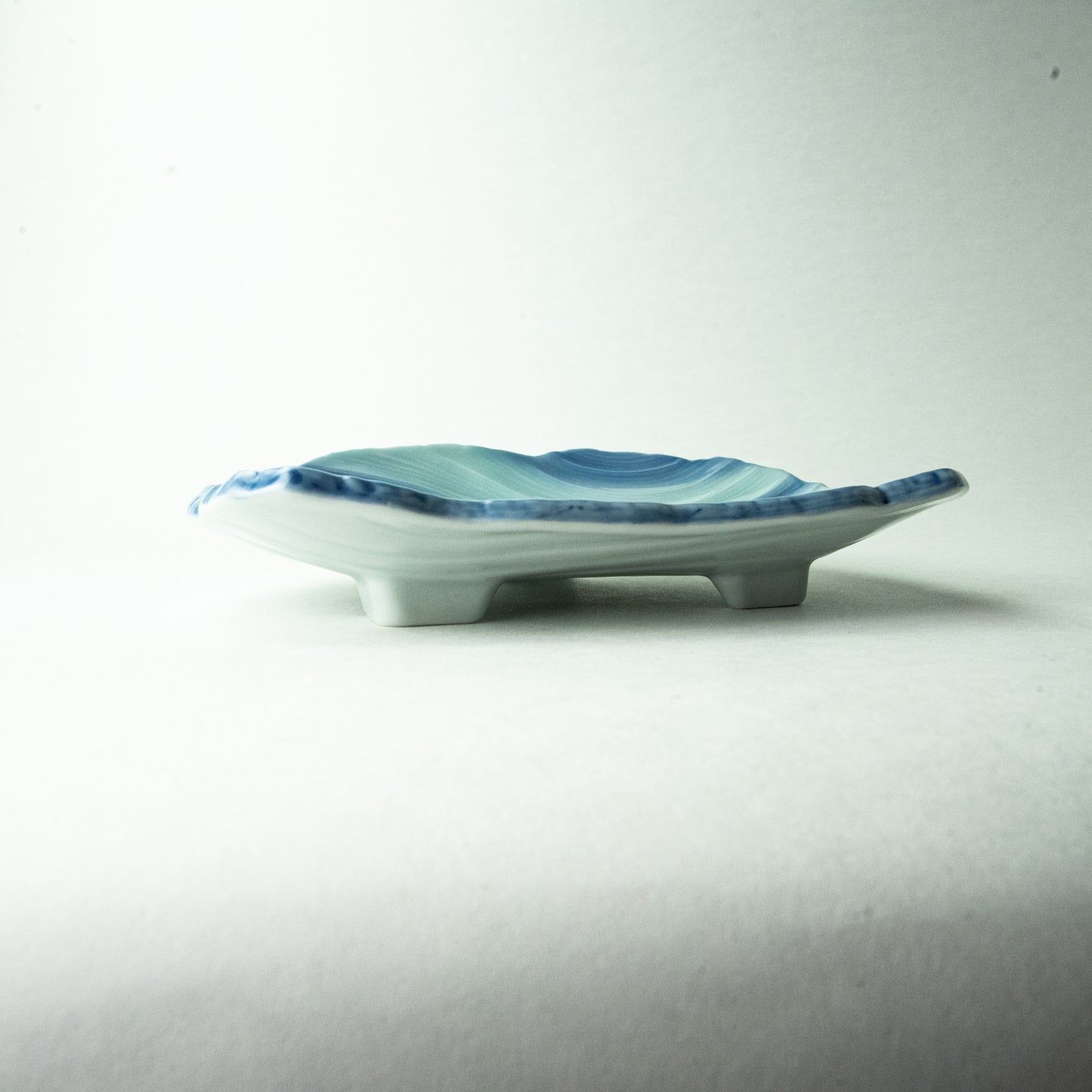 Mino ware, celadon flowing water carving, 6-inch plate