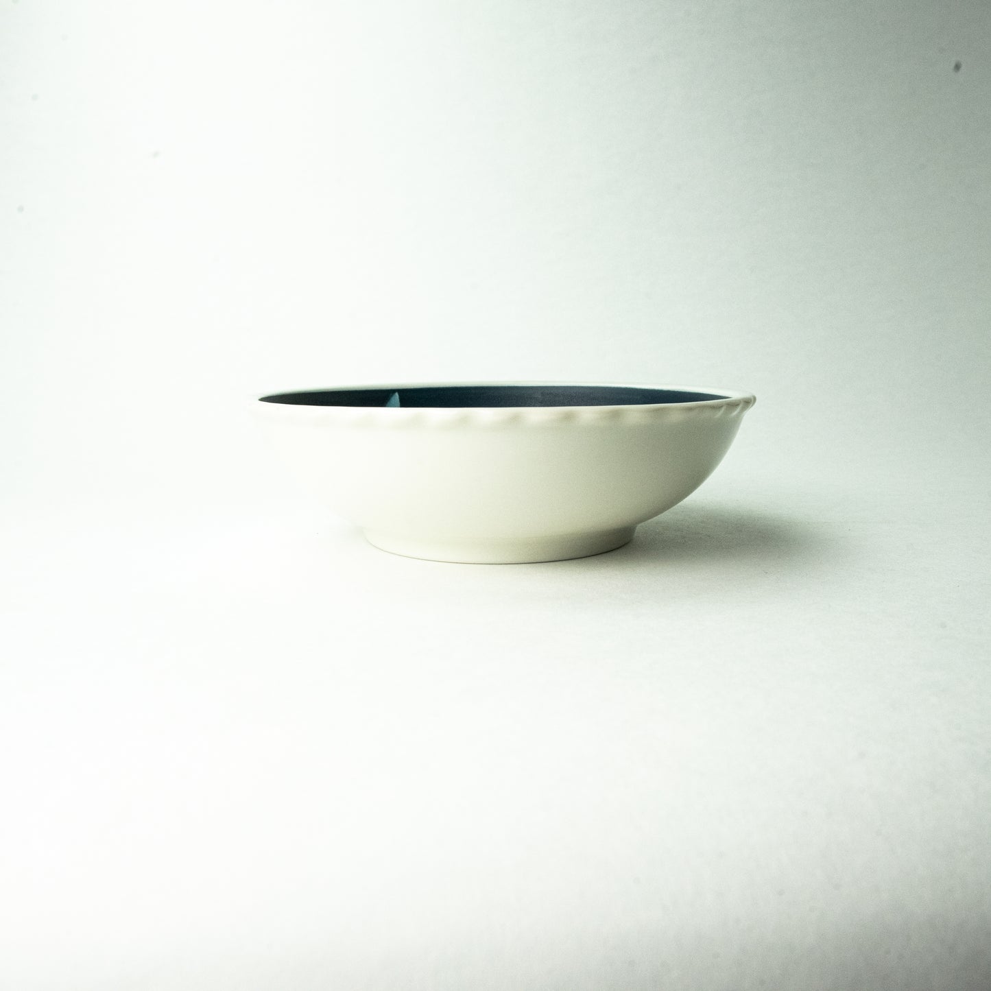 Mino ware Cat and Wednesday "Going out in the rain" 5.0 bowl
