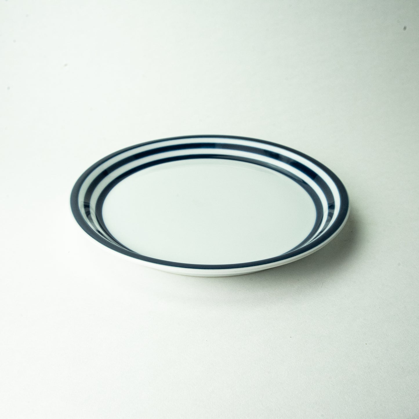 波佐見焼 essence of life「es plate」19cm ボーダーブルー