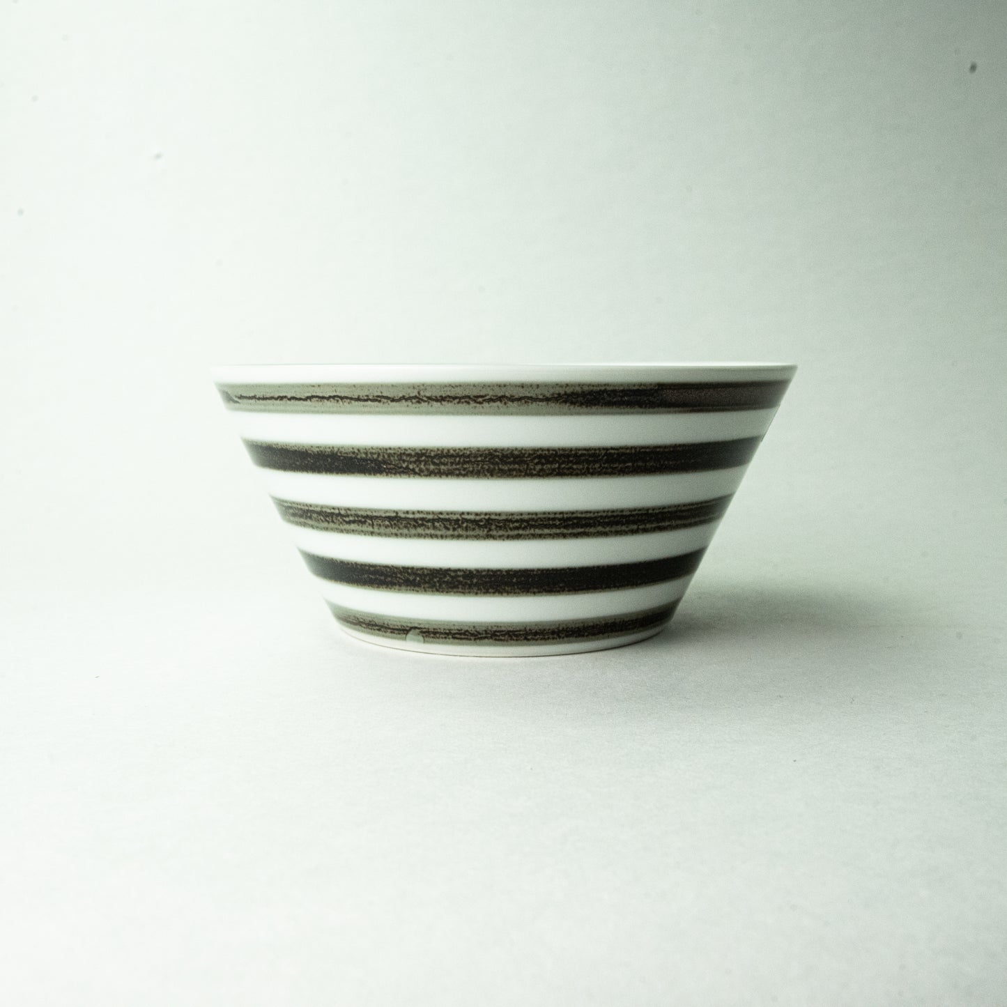Hasami ware essence of life "es bowl" border brown