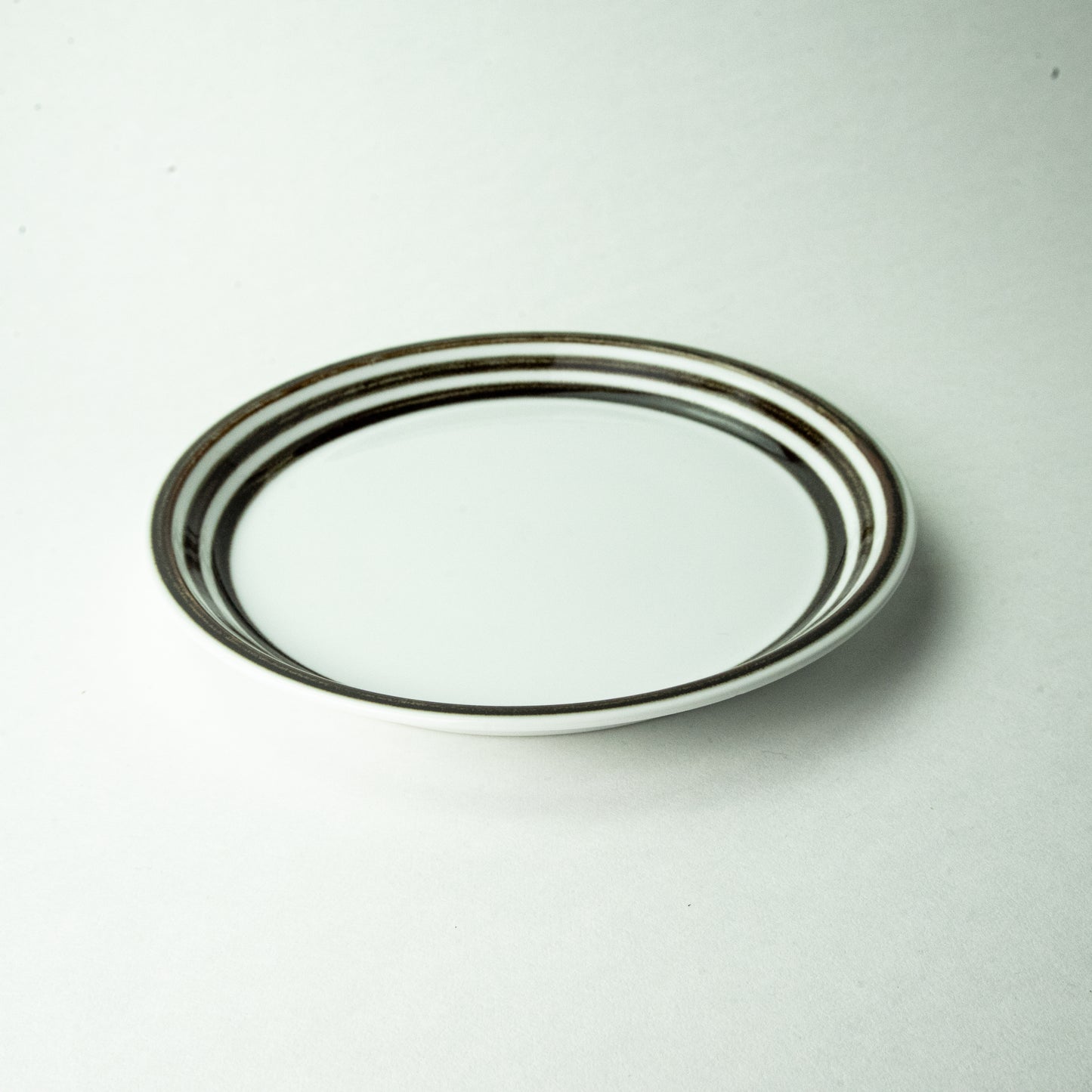 波佐見焼 essence of life「es plate」19cm ボーダーブラウン