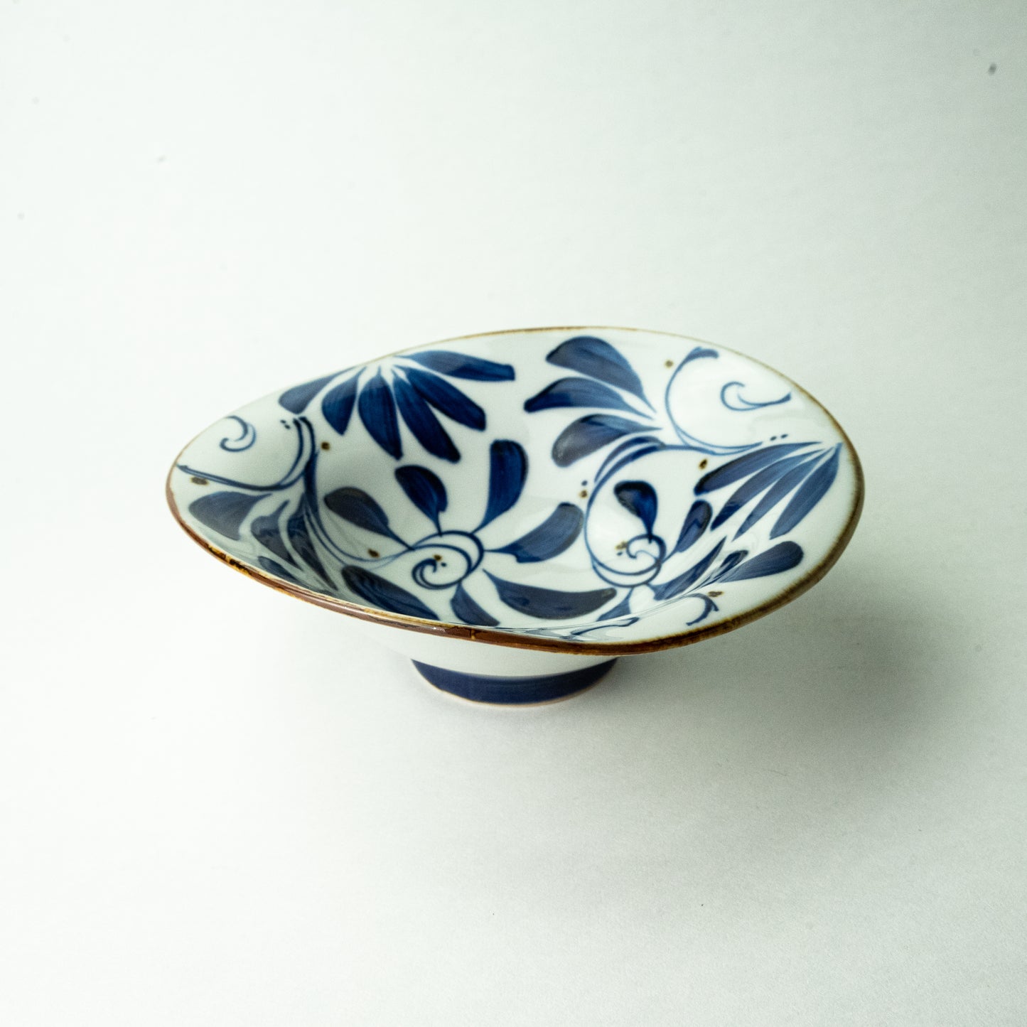 Hasami ware KARAKUSA Naburi medium bowl