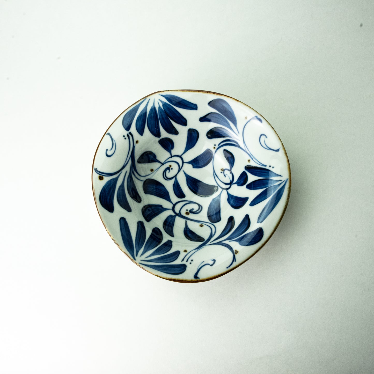 Hasami ware KARAKUSA Naburi medium bowl